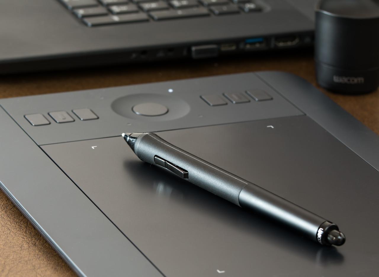 Tablet graficzny z wyświetlaczem
